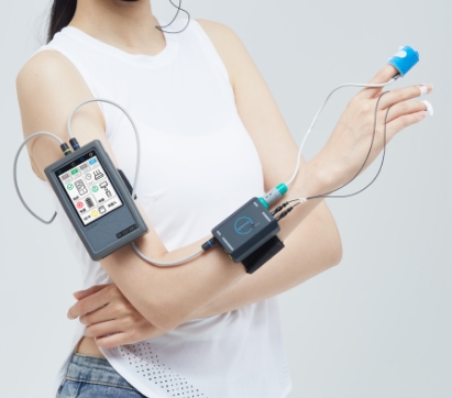 無創(chuàng)心臟監(jiān)測的新選擇：穿戴式心電圖與血氧飽和度同步監(jiān)測器全天候守護健康